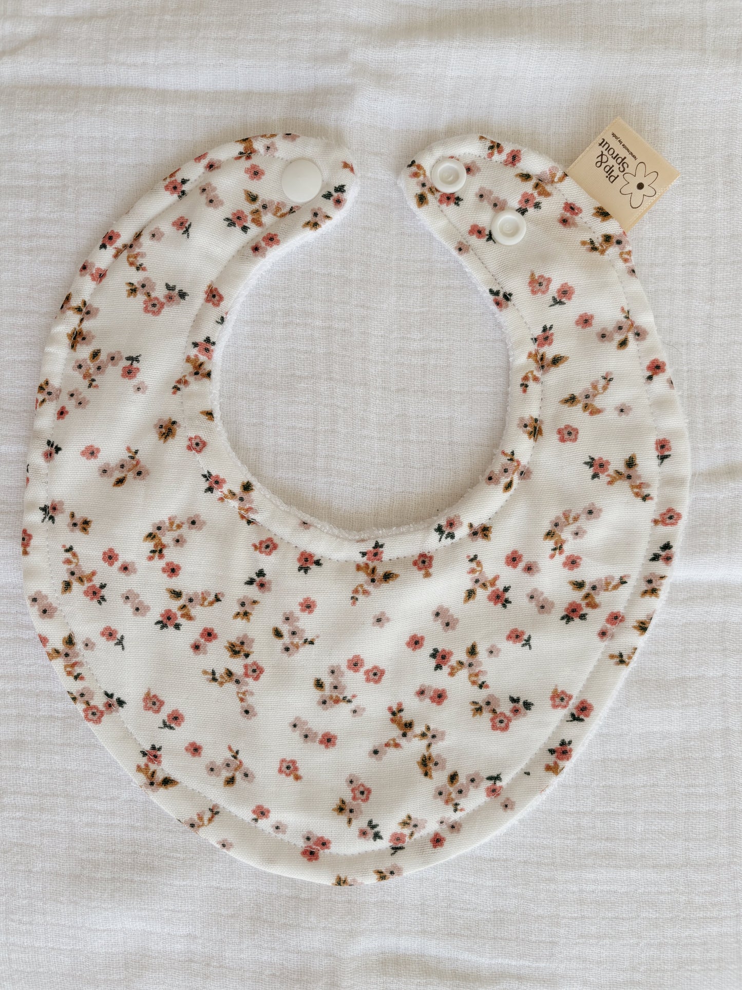 Neutral baby bib in classic round shape. Dribble bib, handmade in Australia. 