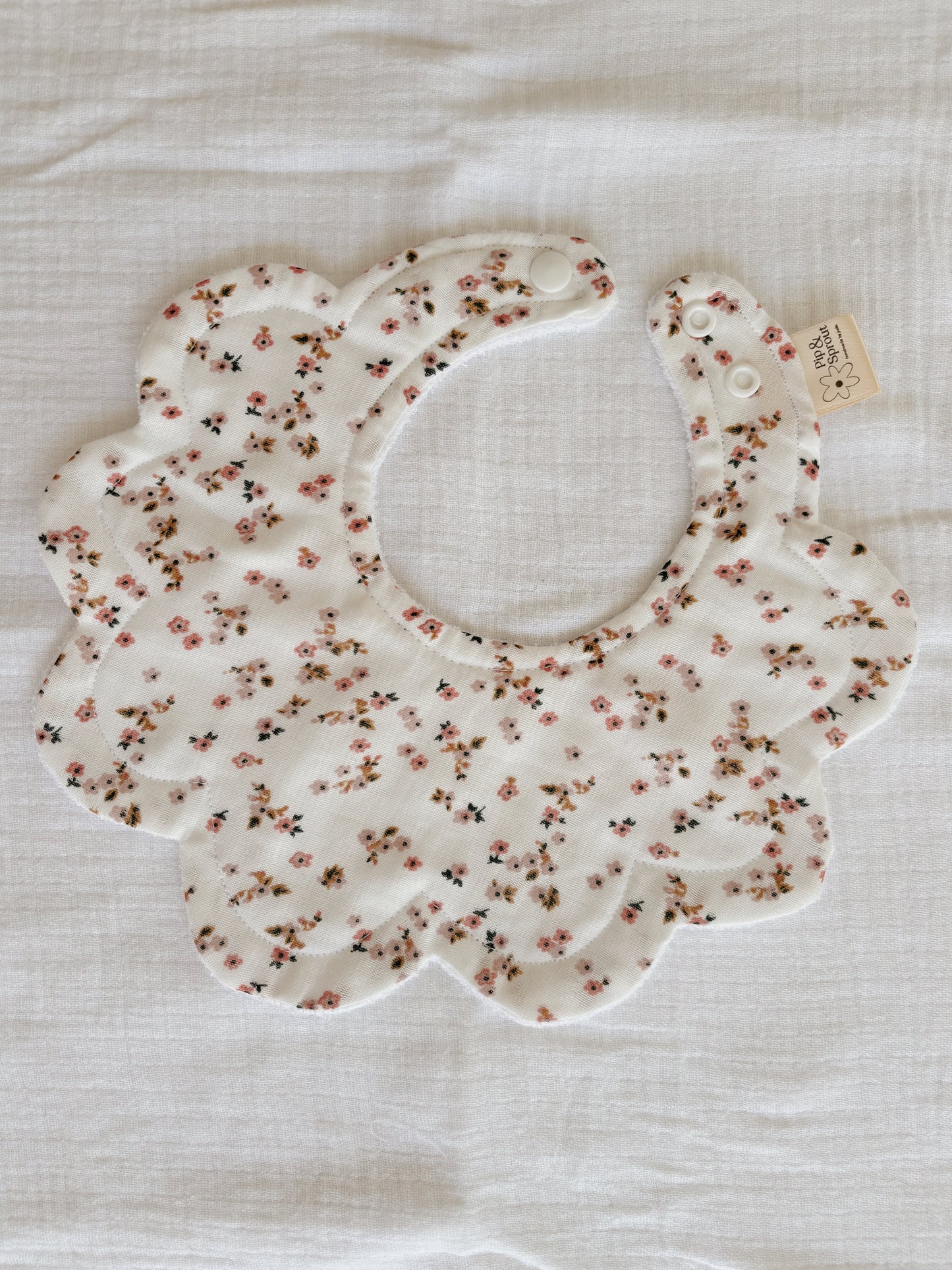 cotton daisy print bib with bamboo terry