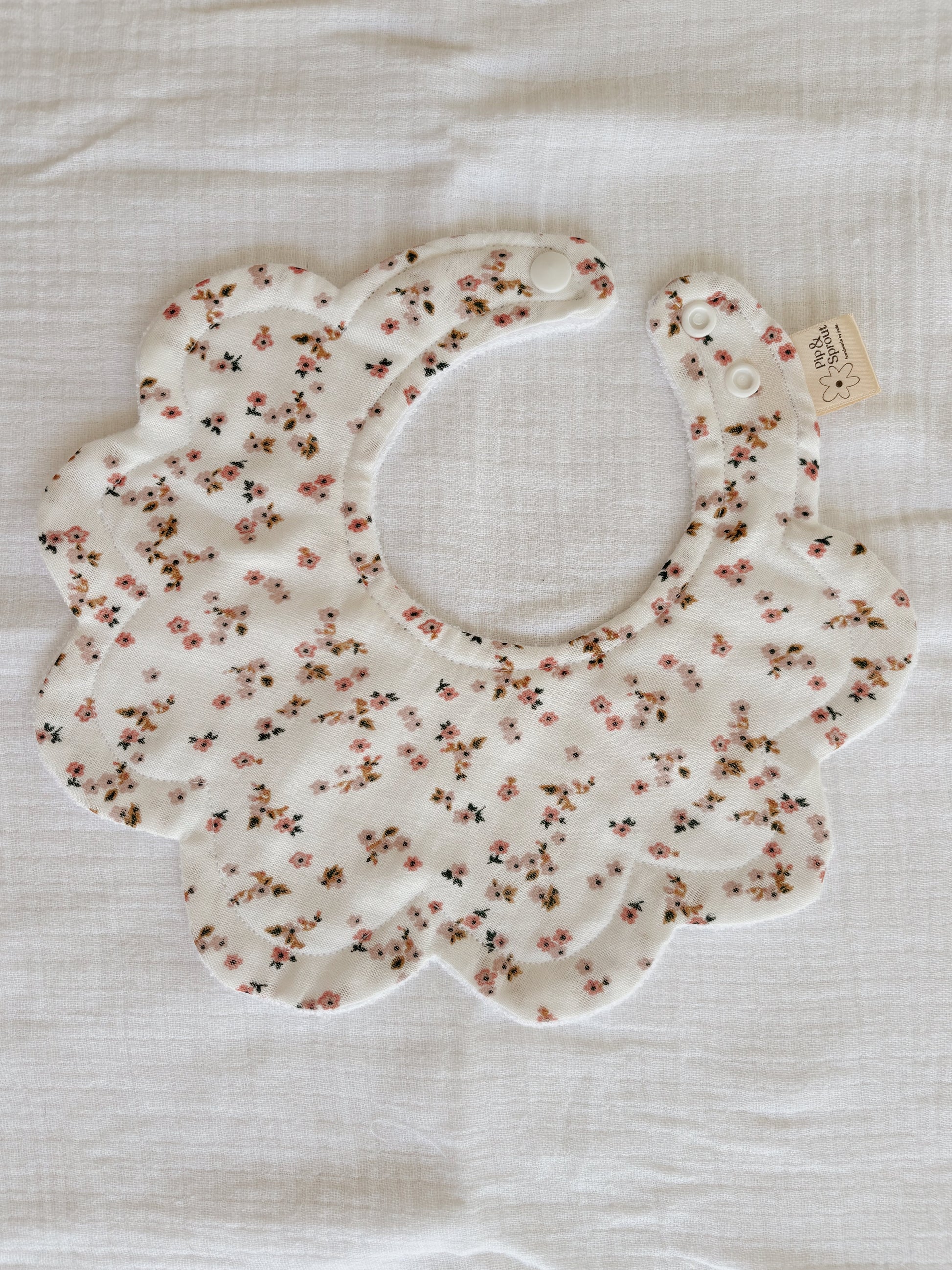 cotton daisy print bib with bamboo terry